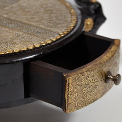 Столик Сеcрет Де Маисон 3 СЛОНА ( мод. НД-005) дерево манго/латунная чеканка, Диа 48. В 19 см, этническая роспись / Secret De Maison SLONA mod. ND-005) Dia