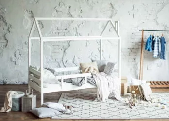 Кровать-домик РооРоом кд-11 с бортиком Белая / RooRoom