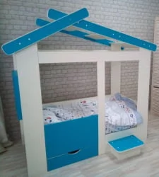 Кровать Теремок с ящиком и ступенькой Белая-Лазурь
