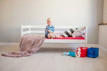 Детская кровать из дерева РооРоом ВК-11 Белая / RooRoom VK-11