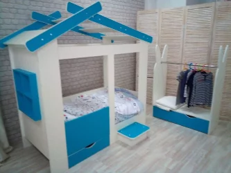 Кровать со ступенькой и ящиком и стеллаж Теремок + Зайка Белый-Лазурь