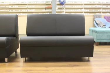 Диван офисный Диванная секция Клерк 3 двойная без подлокотников черный Екотекс 3001 / Ecotex