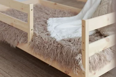 Детская кровать в натуральном цвете