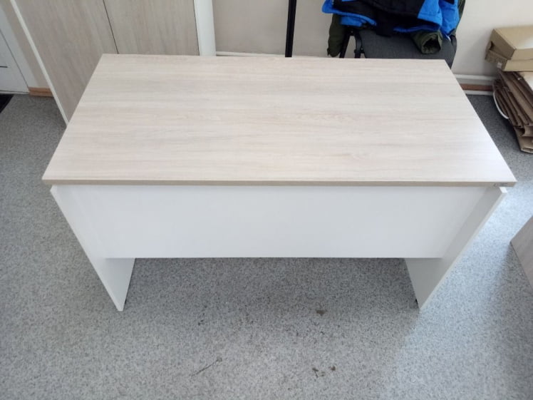 Стол прямой ЛДСП 75.06.12 Дуб Сантана светлый/Белый (остаток, на складе)_1