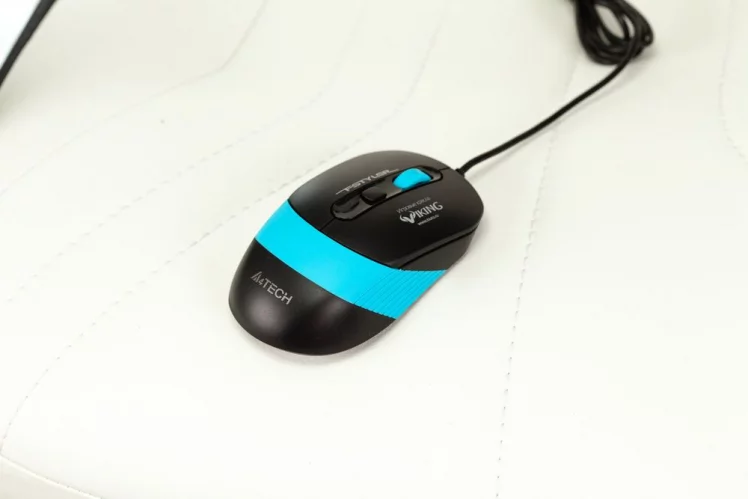 Геймерское кресло Бюрократ ЗОМБИЕ РУННЕР Белый-голубой / ZOMBIE RUNNER_10