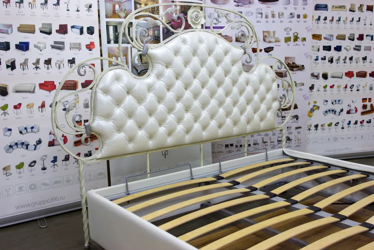 Кровать Аргеста кованая с мягкими царгами Ексотика и две тумбочки / Exotica_2