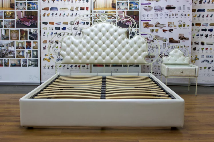 Кровать Аргеста кованая с мягкими царгами Ексотика и две тумбочки / Exotica_5